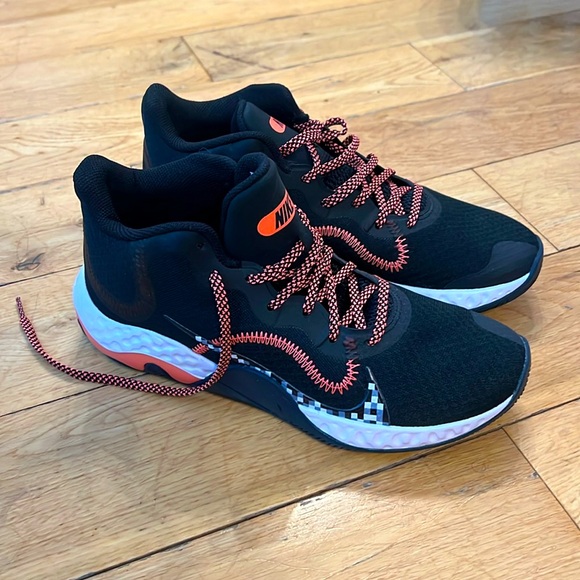 Nike shoes - Picture 1 of 5